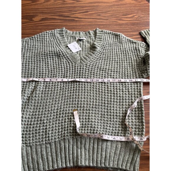 American Eagle Outfitters celery green v-neck sweater size XS NWT - Picture 8 of 10